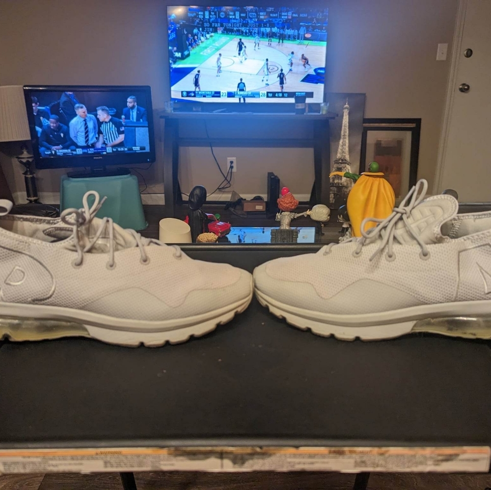 Nike - Picture 3 of 3